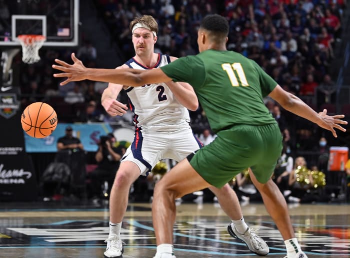 Timme averaged 18.4 points per game last season at a 58.6% clip.